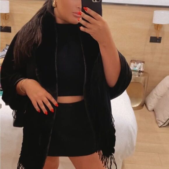 Black faux fur cape - Picture 1 of 5